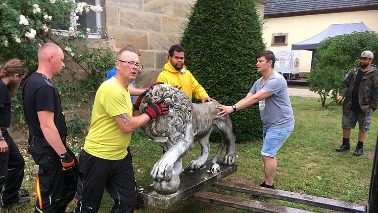 Die Löwen-Statue musste weichen, um Platz für die Bühne zu schaffen.Eckhard Kiesewetter