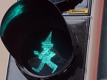 Auf die Plätze, fertig, los: Senioren, die die Straße überqueren, sollen sich an den Ampelanlagen sputen