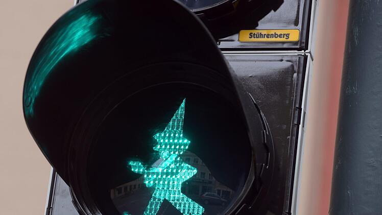 Auf die Plätze, fertig, los: Senioren, die die Straße überqueren, sollen sich an den Ampelanlagen sputen