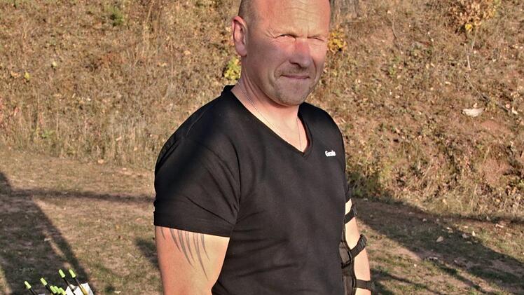 Übungsleiter Gerald Leidner hat "aufmunitioniert" und den Köcher voller Pfeile, die bei ihm sicher ihr Ziel finden. Helmut Will