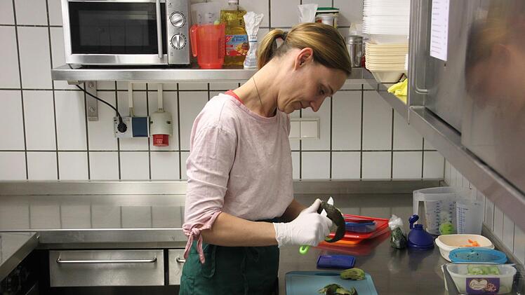 Michaela Wagner hat am 1. April den Greuther Keller übernommen. Mit "Essen auf Rädern" kommt sie zunächst  über die Runden.