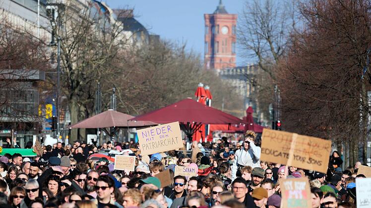 Demonstration gegen sexualisierte digitale Gewalt