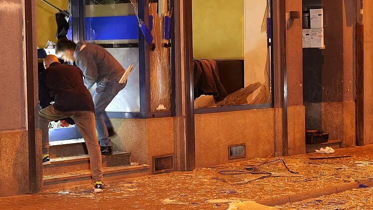 Explosion in Mannheimer Caf&eacute;