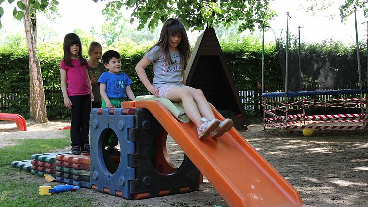 Die achtjährige Celina geht im Johann-Eck Kindergarten in den Hort. Der Hort hier soll den Kindern den Übergang vom Kindergarten zum schulnahen Hort erleichtern. Foto: Katharina Müller-Sanke