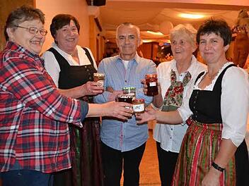 Das sind die Sieger des ersten "Coburger Marmeladen-Castings" (von links) Karola Löhnert, Gunda Baumgärtner, Wolfgang Ehrlicher (der für seine Frau Ingrid den Preis abholte), Hiltrud Arnold und Elvira Angermüller. Foto: Gabi Bertram