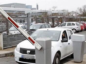 Parken am Forchheimer Klinikum ist gebührenpflichtig.Fotos: Hofbauer