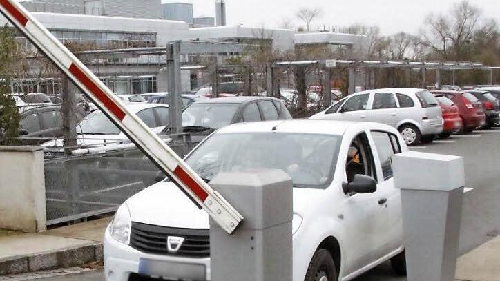 Parken am Forchheimer Klinikum ist gebührenpflichtig.Fotos: Hofbauer