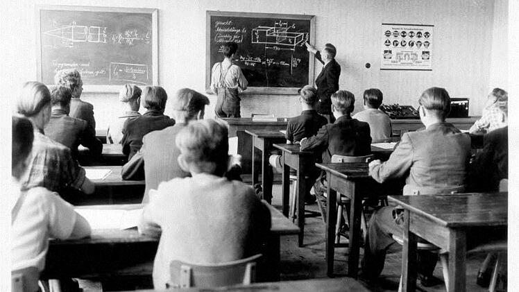In der Werkschule wurde und wird Fachzeichnen unterrichtet. Das Bild stammt aus den 50er-Jahren. Foto: Maschinenfabrik Fischer