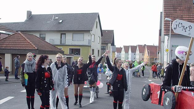 Faszinierend sind auch immer wieder die Dancing Freaks und die Jump Girls Tanzgarden des FC.  Foto: Wolfgang Wimmel