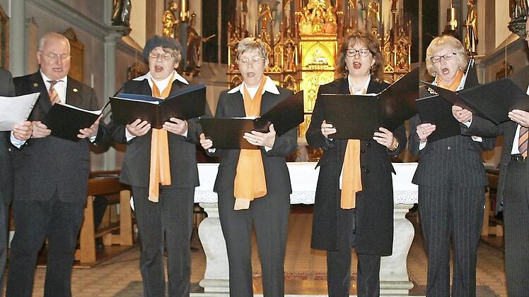 Auch die Schola wird beim Adventsabend in der Pfarrkirche "Mariae Geburt" dabei sein. Foto: Susanne Deuerling/Archiv