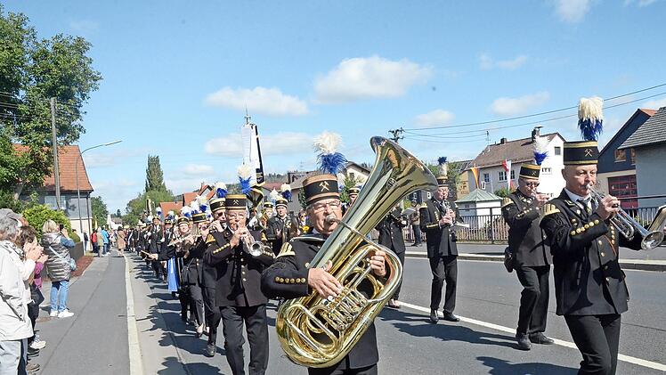 Inmitten der Vielfalt an Unterhaltungs- und kulturellen Angeboten werden auch die Bergmannskapelle Stockheim und die „Haache Volksmusikanten“ für gute Stimmung sorgen.