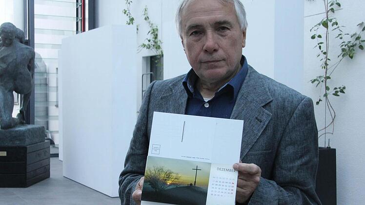 Michael Wuttke wird sein Kalenderblatt mit seinem Walberla-Foto wahrscheinlich an eine Freundin ins Ausland versenden. Foto: Lena Alt
