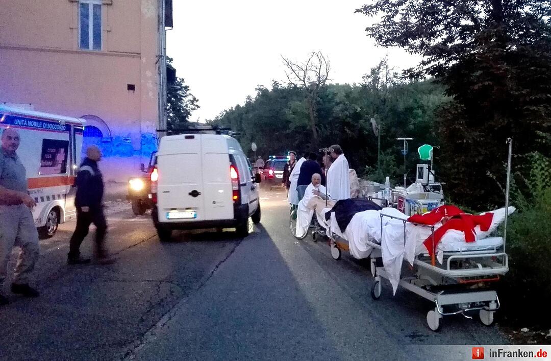 Schweres Erdbeben erschüttert Zentralitalien