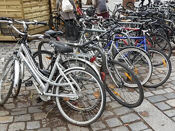 Am Gabelmann ist ein beliebter Fahrradabstellplatz - denn aber auch manche nutzen, um ihr altes Rad zu entsorgen. Foto: Stefan Fößel