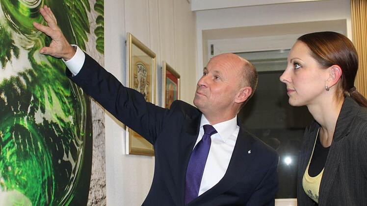 Jens Plachetka und Carletta Heinz sehen sich im Glasmuseum um. Foto: Veronika Schadeck