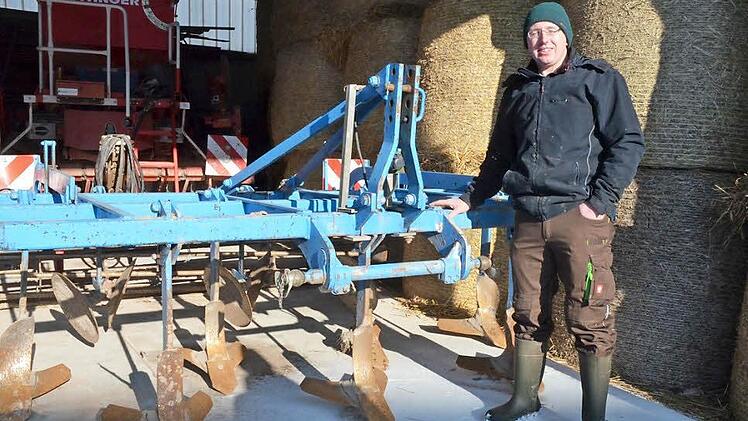 René Rempel muss den Grubber einsetzen sobald es das Wetter erlaubt.  Foto: Rainer Lutz