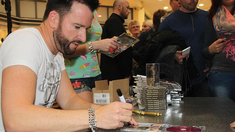 Michael Wendler und seine Fans. Foto: Jürgen Gärtner