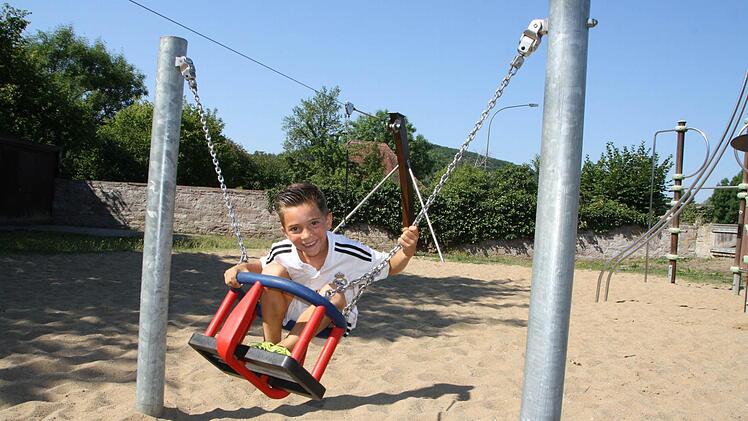 Eindrücke vom Hammelburger Spielplatz am Weiher/ Bleichrasen. Foto: Ralf Ruppert