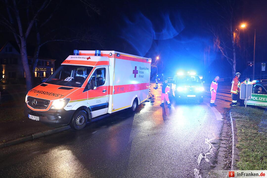 Mercedes erfasst Motorradfahrerin und verletzt sie schwer
