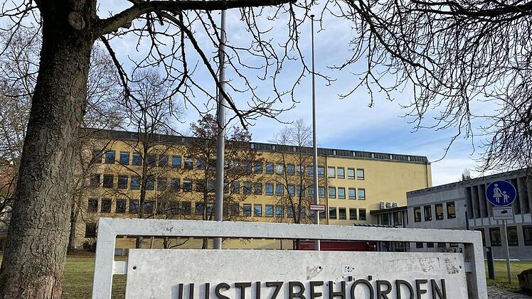 Weil der Saal unter Corona-Vorgaben für Besucher und Presse in Lichtenfels zu klein ausfällt, wird der Prozess in der Räumen der Coburger Justiz stattfinden. Foto: Fajsz Deáky