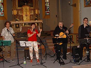 Viele Menschen fanden mittwochs Zeit für den Abendweg in der Christur-oder der Marienkirche des Staatsbades. Foto: Brigitta Kempe-Wolf