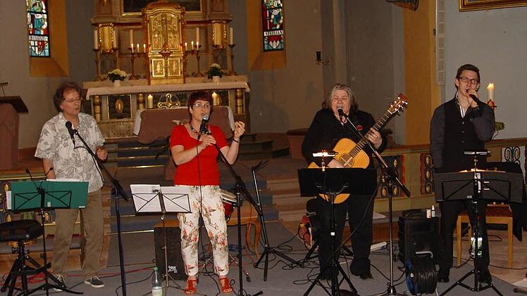 Viele Menschen fanden mittwochs Zeit für den Abendweg in der Christur-oder der Marienkirche des Staatsbades. Foto: Brigitta Kempe-Wolf
