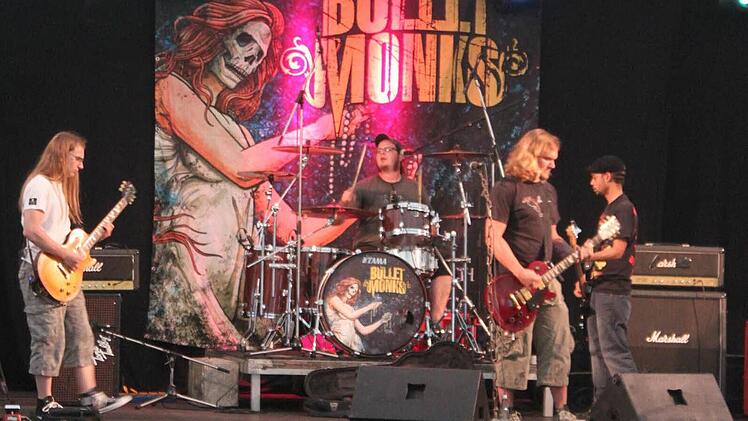 The Bullet Monks spielten im Zelt am Engelgarten. Foto: Michael Schulbert