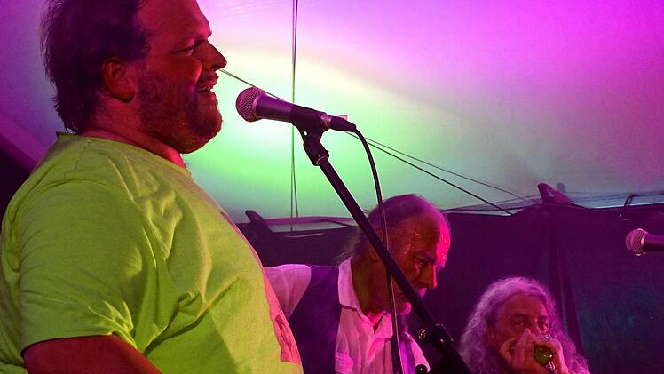 Mit Back on the Road - Guido Vom Flockenberg, Fritz Klappert und Olaf Nöll (von links) stelle sich wieder eine starke deutsche Band bei den Schmölzer Blues Tagen vor.