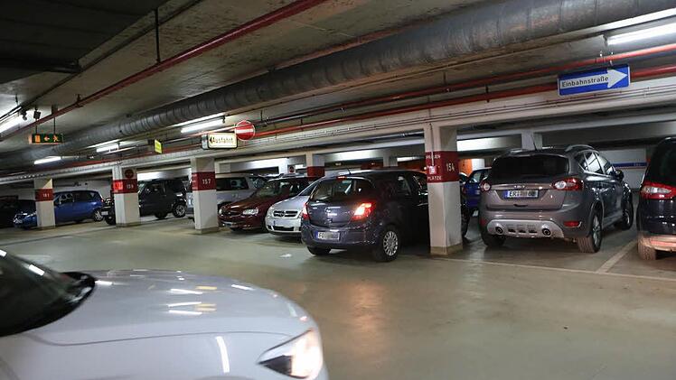 Noch wird in der Tiefgarage geparkt.  Foto: Barbara Herbst