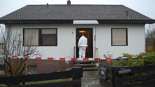 So akribisch, wie damals die Ermittler im Haus von Wolfgang R. nach Spuren suchten, so akribisch wird jetzt auch im Prozess vorgegangen. Zahlreiche Gutachten werden erstellt und viele Sachverst&auml;ndige werden geh&ouml;rt - ein Urteil f&auml;llt vielleicht erst im Dezember. Foto: Oliver Schmidt/CT-Archiv