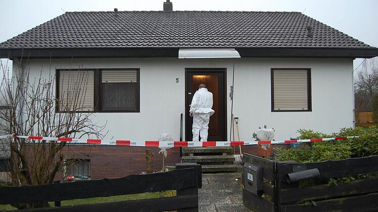 So akribisch, wie damals die Ermittler im Haus von Wolfgang R. nach Spuren suchten, so akribisch wird jetzt auch im Prozess vorgegangen. Zahlreiche Gutachten werden erstellt und viele Sachverständige werden gehört - ein Urteil fällt vielleicht erst im Dezember. Foto: Oliver Schmidt/CT-Archiv