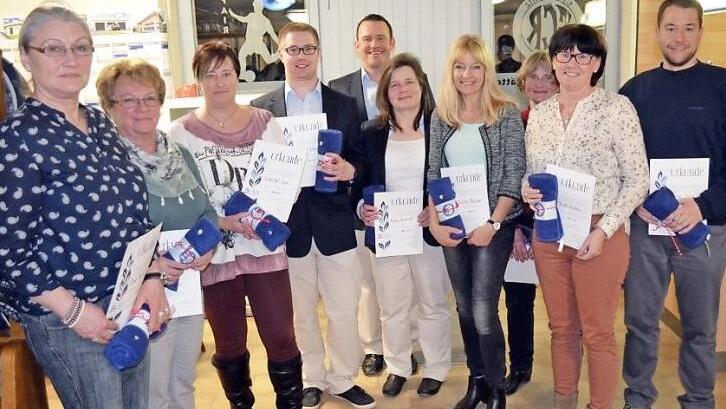Die für langjährige Treue zum Turnverein geehrten Mitglieder  Foto: Thomas Micheel