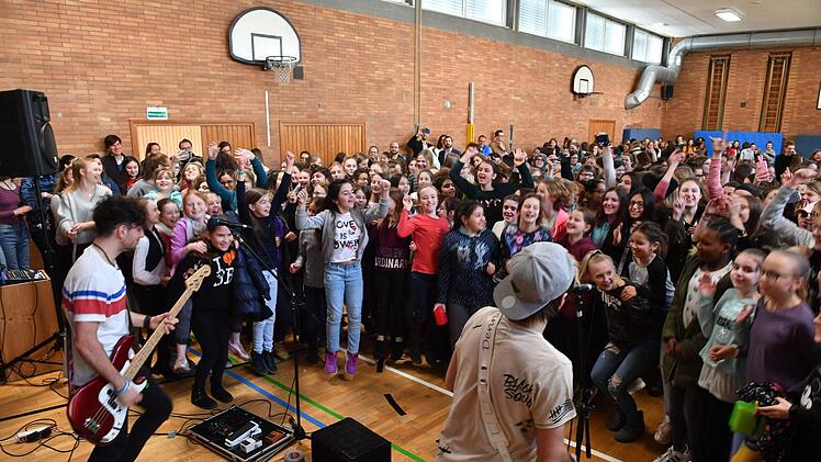 "TIL" sorgte bei den Sch&uuml;lerinnen des Eichendorff-Gymnasiums f&uuml;r ausgelassene Stimmung. Foto: Ronald Rinklef