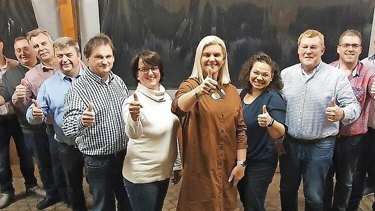 Susanne Grebner (Mitte) mit den von SPD und Freien B&uuml;rgern Wilhelmsthal gemeinsam nominierten Kandidaten Foto: Maria L&ouml;ffler