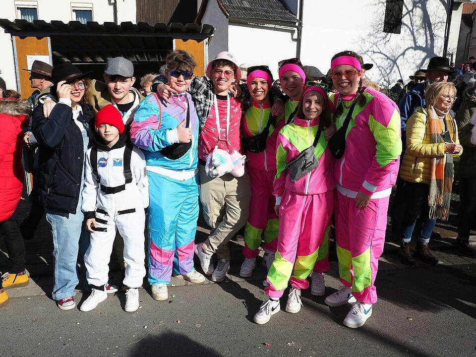 Buntes Faschingstreiben lockte tausende Besucher an.