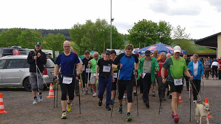 Start der Nordic-Walker