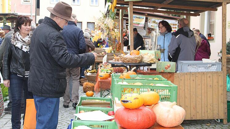 Neben Obst und Gemüse dominierten auch Kürbisse das Angebot.
