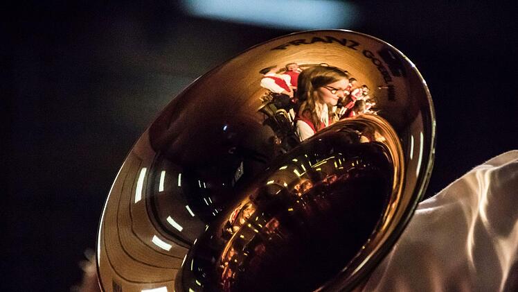 Impressionen vom Weihnachtskonzert mit dem Jugendorchester und dem Musikverein Stadt Rödental in der fast ausverkauften Franz-Goebel-Halle.Foto: Jochen Berger