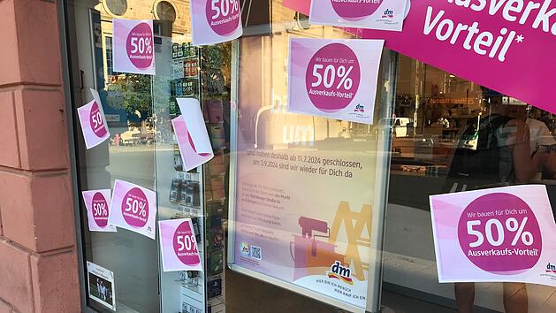 dm-Drogeriemarkt in Erlangen mit gro&szlig;em Ausverkauf - Neuerungen zur Wiederer&ouml;ffnung