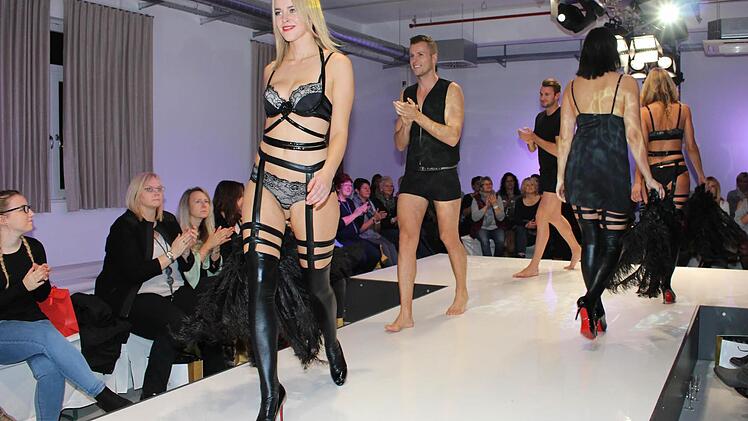 Schwarze Unterwäsche kann sich sehen lassen.  Fotos: Evi Seeger