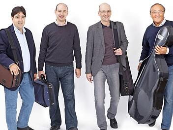 Ra&uacute;l Teo Arias, Andreas Lucke, Branko Kabadaic und Karlheinz Busch bestreiten das Benefizkonzert des Lions Clubs. Foto: S. Krebs