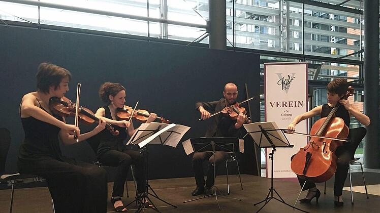 Impressionen vom Konzert mit dem Quatuor Voce und dem Bandoneonisten Pierre Cussac beim Coburger "Verein".Foto: Jochen Berger