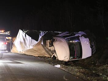 Bei einem Unfall auf der A6 wurde ein 20-Jähriger verletzt. Erneut funktionierte die Rettungsgasse nicht ordnungsgemäß - zudem sorgten Gaffer für Probleme. Foto: Oßwald/News5