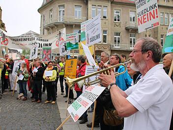 Seit Jahren wehren sich Bürger gegen den Bau von Stromtrassen durch den Landkreis Bad Kissingen, die nächste Demo findet am 25. Oktober in Elfershausen statt. Foto: Ralf Ruppert/Archiv