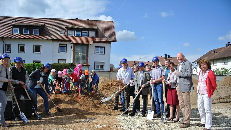 Gar nicht so einfach: Das Graben ist ganz sch&ouml;n anstrengend. Foto: Franziska Wagner