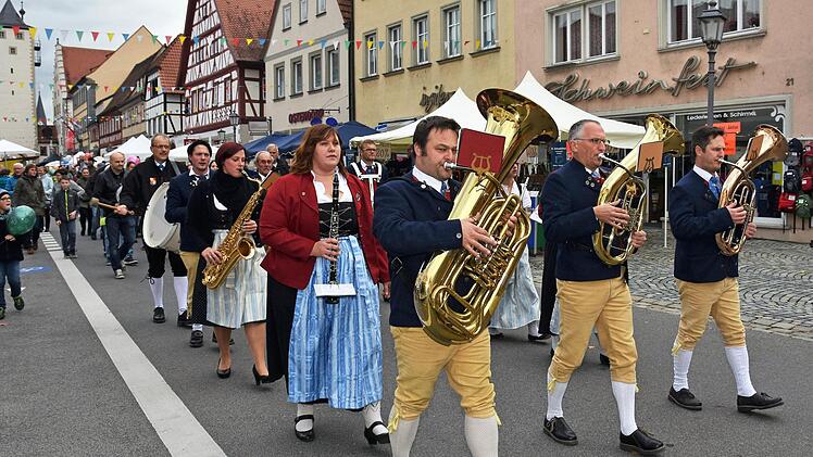 Mit zwei Festzügen wird das Haßfurter Straßenfest am 5. Oktober eröffnet.Ulrike Langer