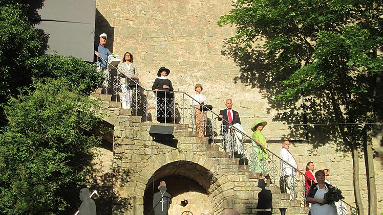 Alle Akteure vor dem Stück.  Foto: Winfried Ehling