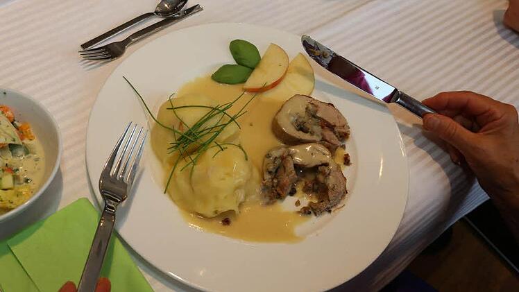 Gefüllte Lende mit Kloß und Soß von Christel Fehn-Maisel.Foto: Barbara Herbst