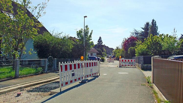 Auf die Anlieger der Straße "Am Wiesengrund" kommen hohe Kosten zu. Foto: Petra Malbrich