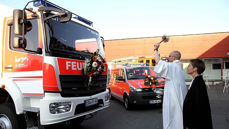 Kaplan Sebastian Schiller und Pfarrerin Andrea Schäfer bei der Weihe